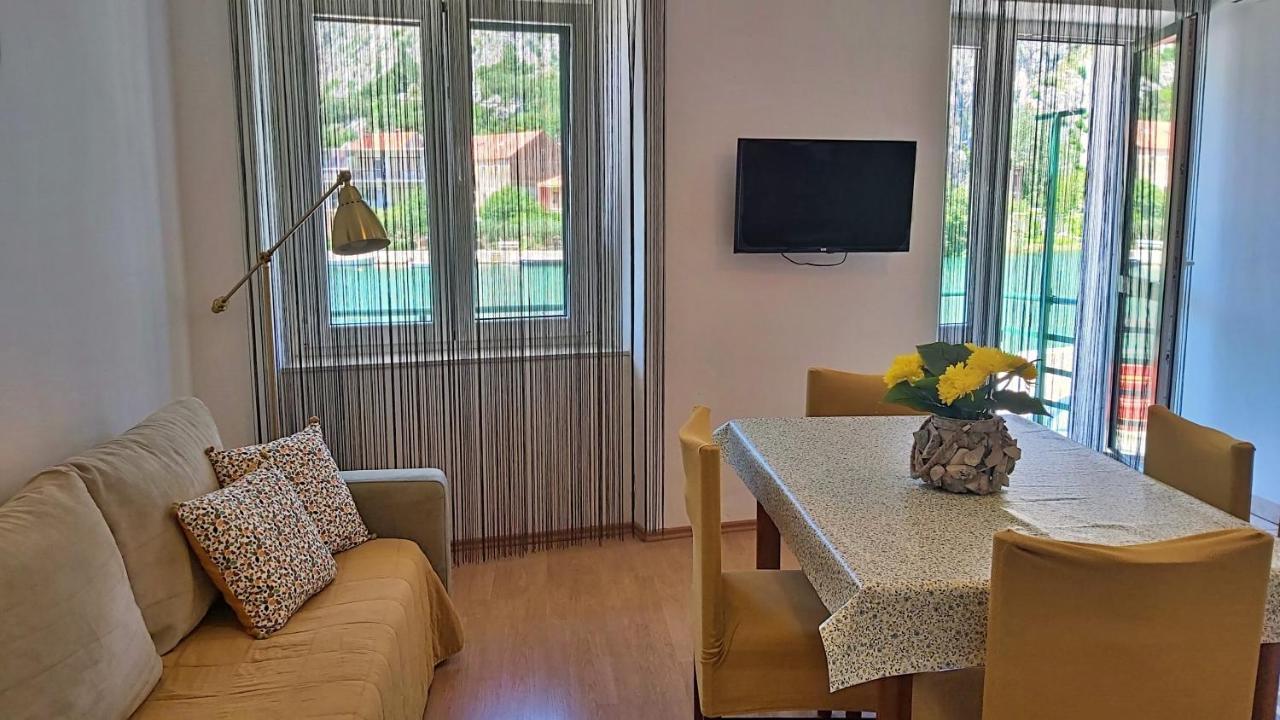 Apartment Mandic Omiš Kültér fotó