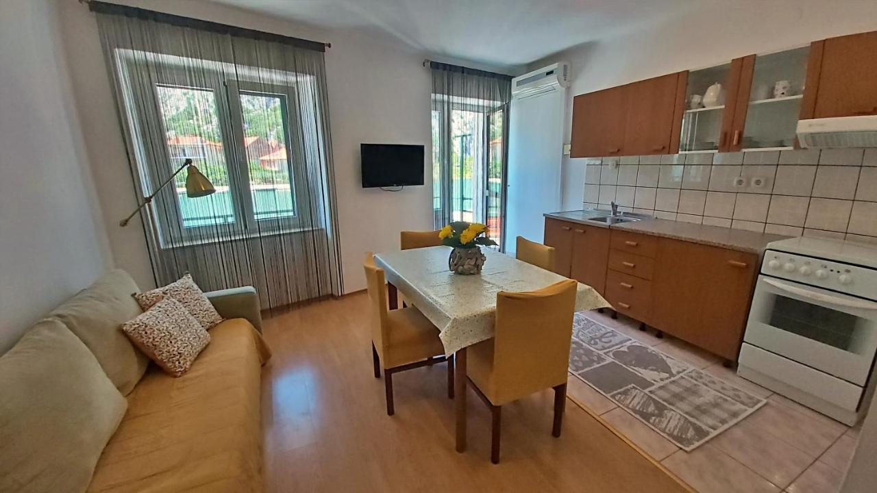 Apartment Mandic Omiš Kültér fotó