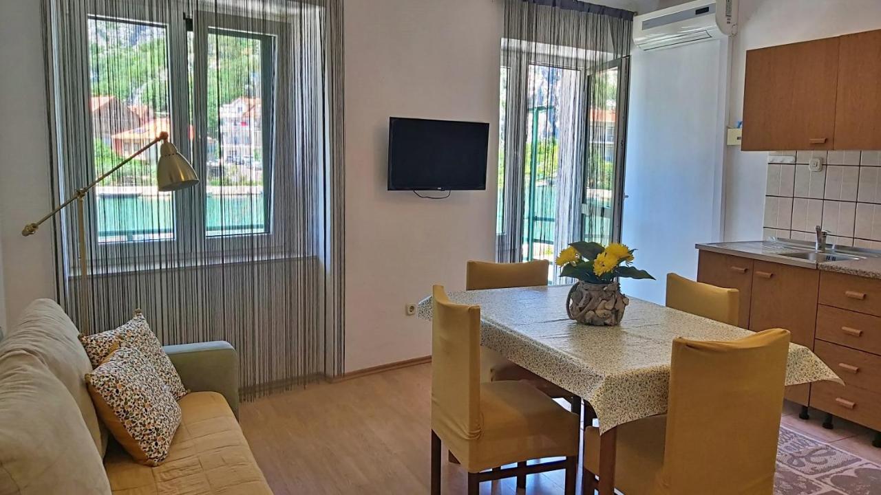 Apartment Mandic Omiš Kültér fotó