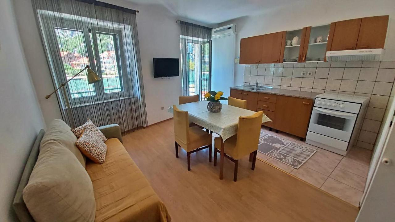 Apartment Mandic Omiš Kültér fotó